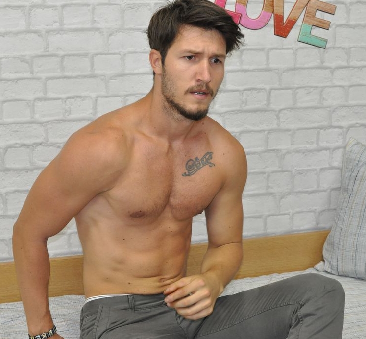 This gay boy likes to see his partner cum